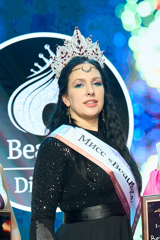 Анна Хлюстова