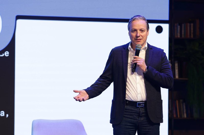 Михаил Пеньковский_вице-президент UserGate по продажам и маркетингу.jpg